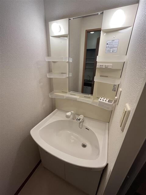 コーラルビルの独立洗面台