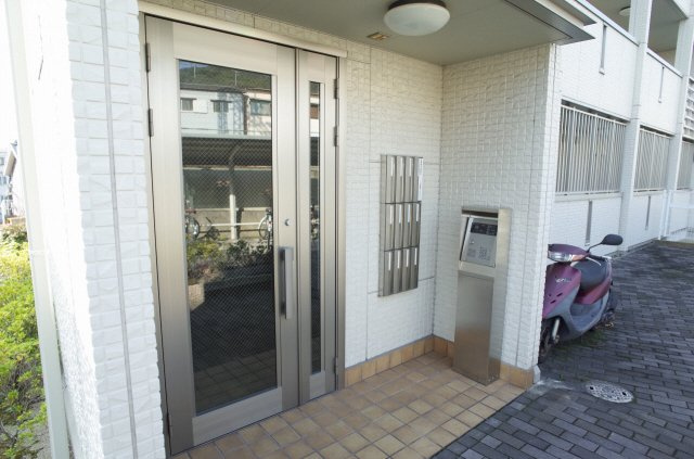 憩ハイツのエントランス