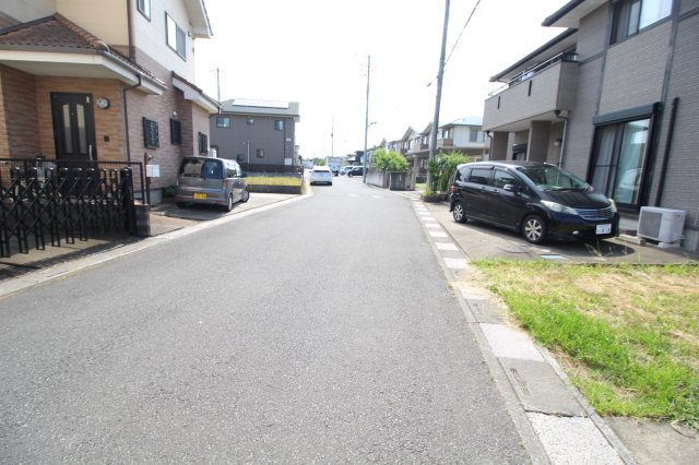 東松山市美原町　建築条件なし売地　東武東上線『東松山駅』徒歩22分　【市ノ川小学区】の前面道路含む現地写真
