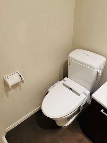 仲介手数料0円！！ベーネ明治のトイレ