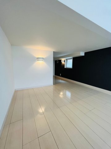 仲介手数料0円！！ベーネ明治の居間・リビング