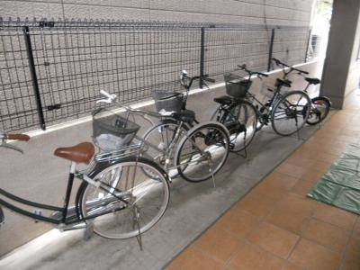 パレスサイド中立売の駐車場|駐輪場