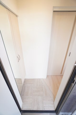 【玄関】 | イルミナーレ | ※同物件・反転タイプの写真です。