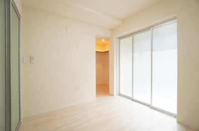 【洋室】 | イルミナーレ | ※同物件・反転タイプの写真です。