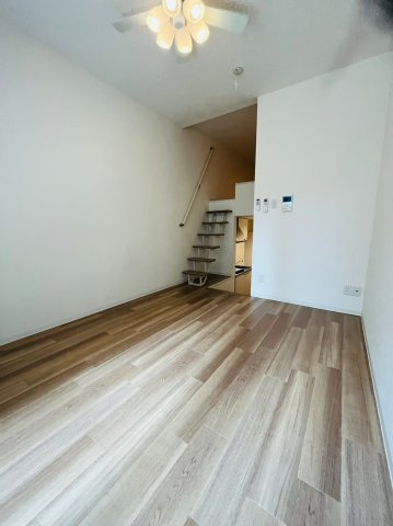 仲介手数料0円！！FAMILY STAGE伝馬町の居間・リビング