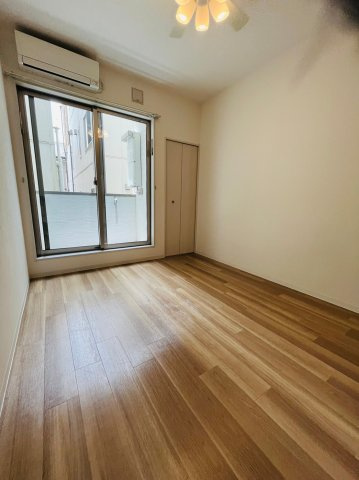 仲介手数料0円！！FAMILY STAGE伝馬町の居間・リビング