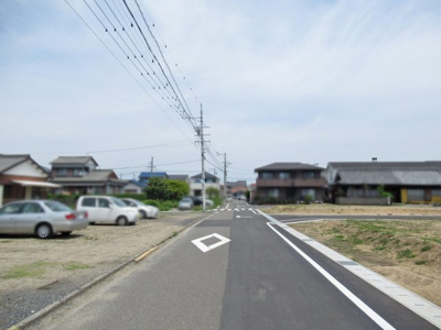 【前面道路含む現地写真】 | 鈴鹿市長太旭町６丁目　６区画宅地分譲 | 前面道路