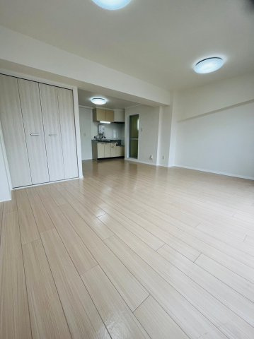 仲介手数料0円！！蜂須賀ビルの居間・リビング