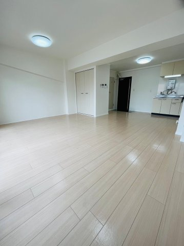 仲介手数料0円！！蜂須賀ビルの居間・リビング