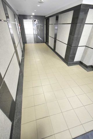 ハクユウ元町のエントランス