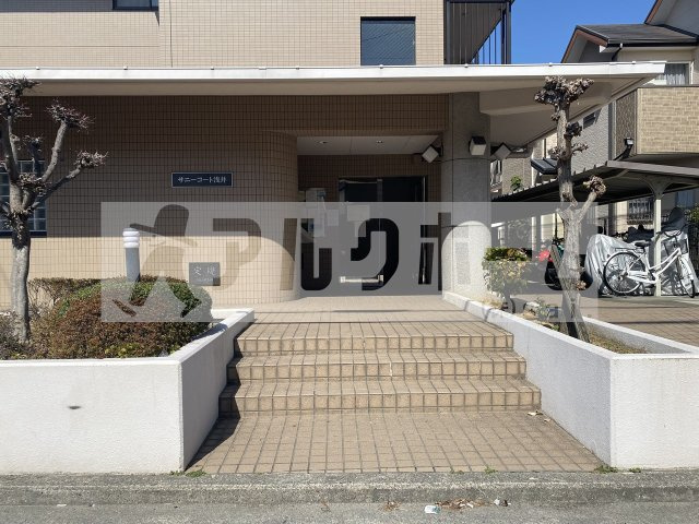 サニーコート浅井のエントランス