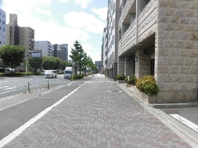 シャトーラドゥーブの周辺|前面道路