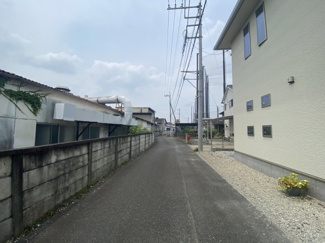 【前面道路含む現地写真】 | 坂戸市中小坂　資材置場用地　東武東上線『鶴ヶ島駅』徒歩25分　
