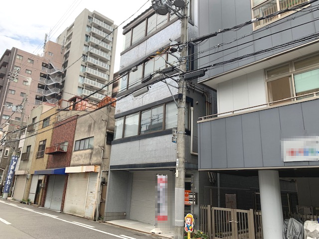 大阪市天王寺区上本町７丁目のビルの外観