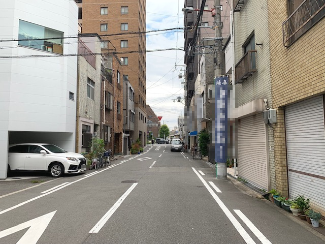 大阪市天王寺区上本町７丁目のビルの周辺