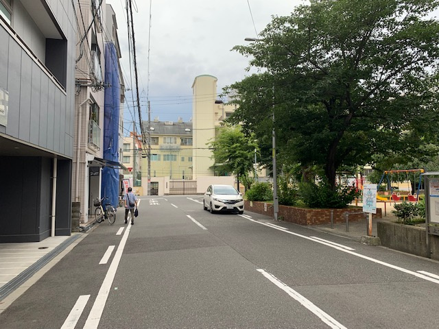 大阪市天王寺区上本町７丁目のビルの周辺