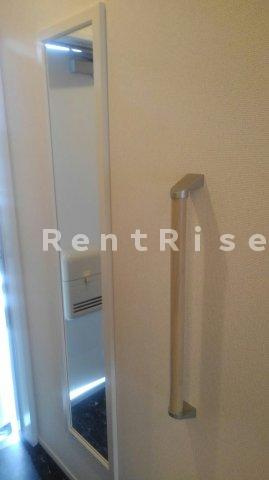 クレイノフォルシアの玄関|配慮の行き届いた手すりつきの玄関