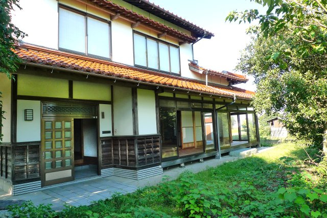斐川町荘原　戸建の外観|玄関南側。伝統と現代が調和する、美しい和風デザインの住宅
