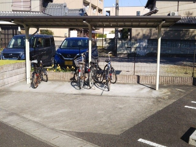 レオパレス泉の駐車場