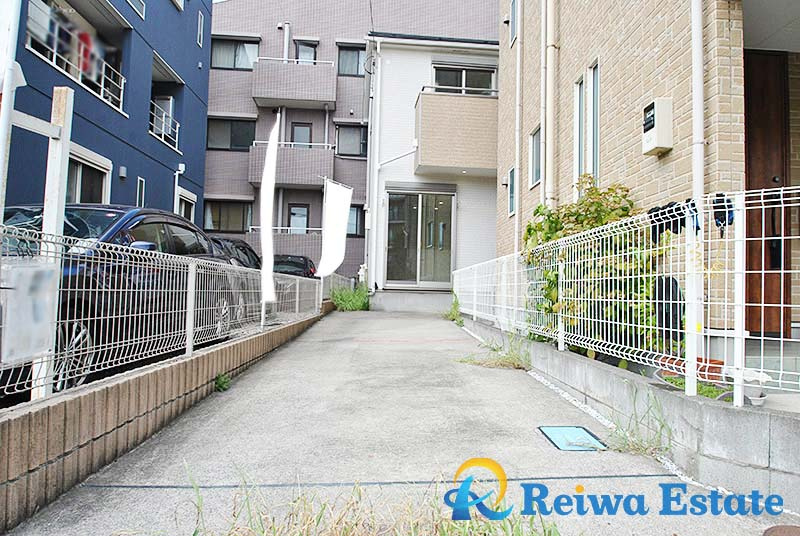 中古戸建　茅ヶ崎市汐見台の駐車場