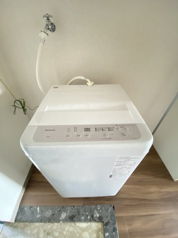 三番館すぎやまの設備|洗濯機置き場です（別室につき現況優先）。