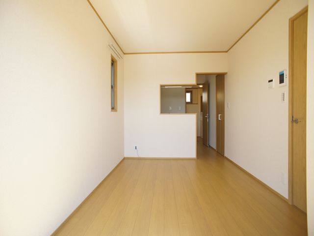 【居間・リビング】 | ウィンディタウン貝島Ⅱ | 快適に過ごせるエアコンが付いています♪