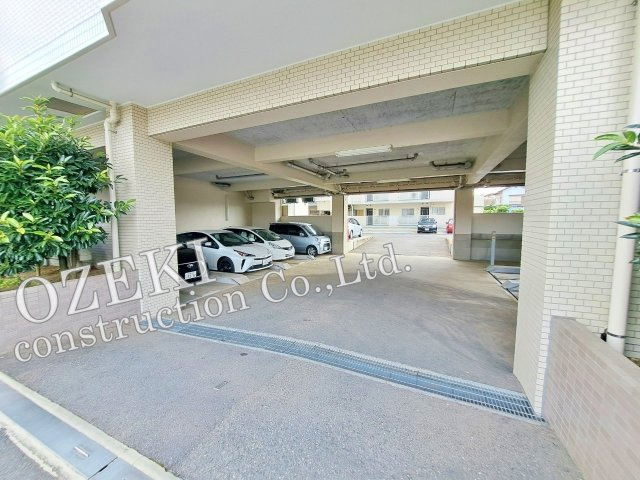 モリス南越谷の駐車場