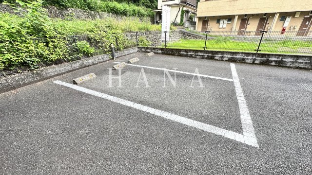 レオパレスヴィラージュの駐車場