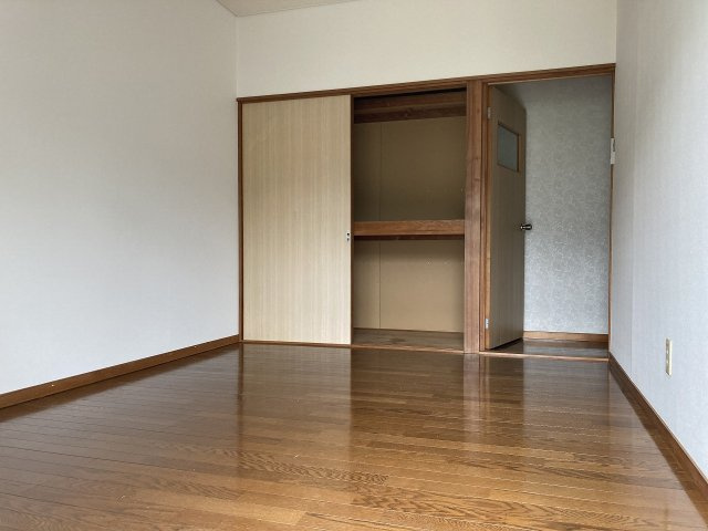 グランドゥール平清水の洋室