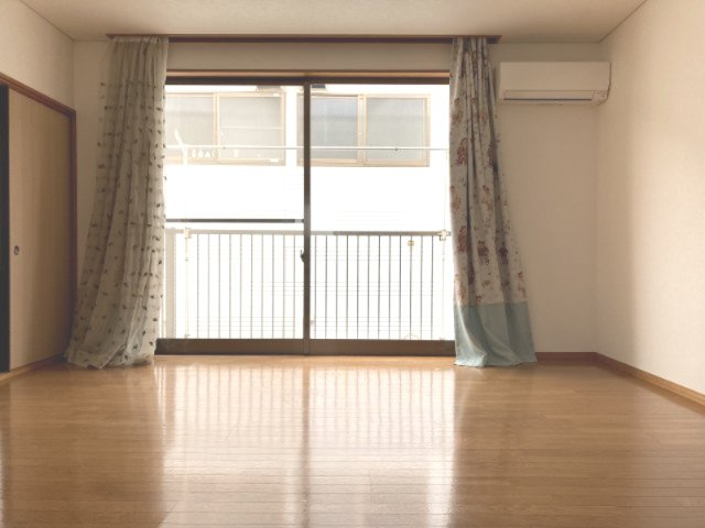 サニーコートの洋室