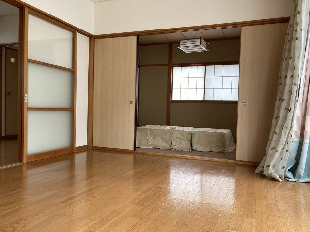 サニーコートの洋室