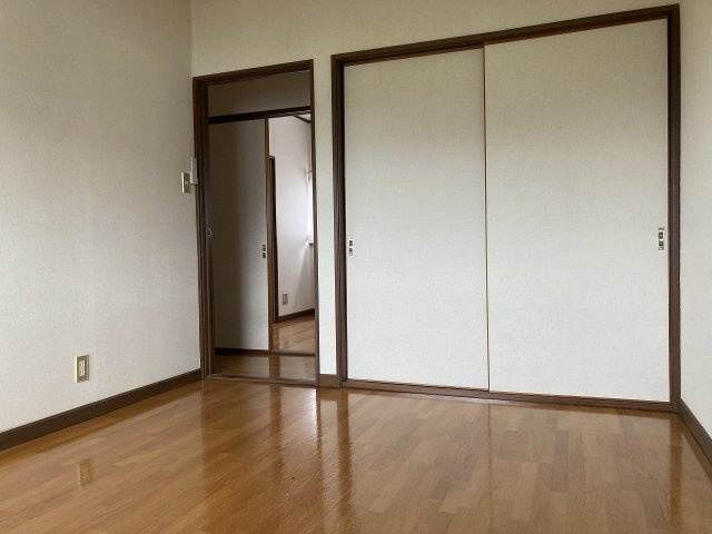 グリーンヒル平清水の洋室