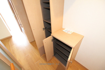 【エントランス】 | サンパティーク・ロジュマンＣ | サンパティークロジュマンC棟　101号室　2018年10月12日撮影