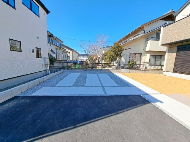 新築　高崎市新町42期　1号棟の駐車場|現地写真　駐車スペースは並列2台分可能です！
