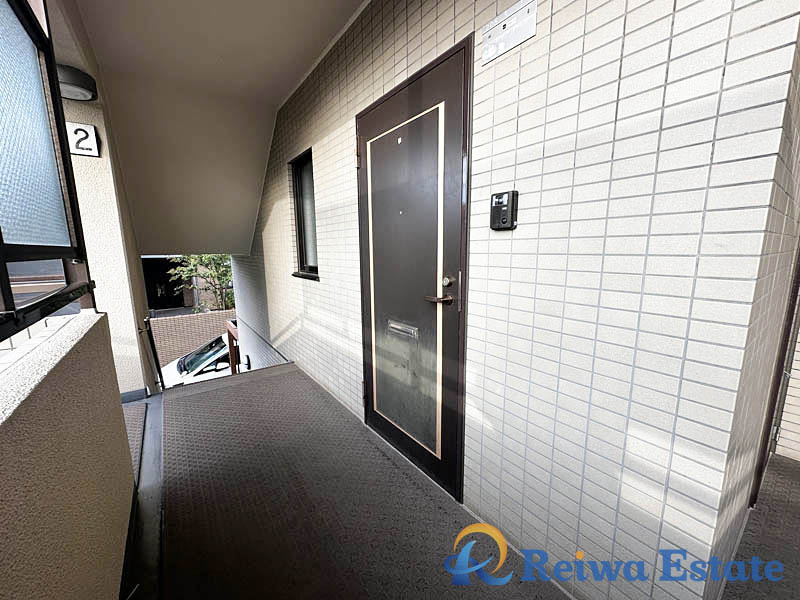 コスモ茅ヶ崎ベルセーヌの玄関