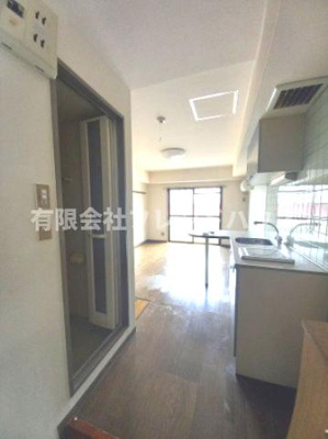 【玄関】 | リバーサイドビル