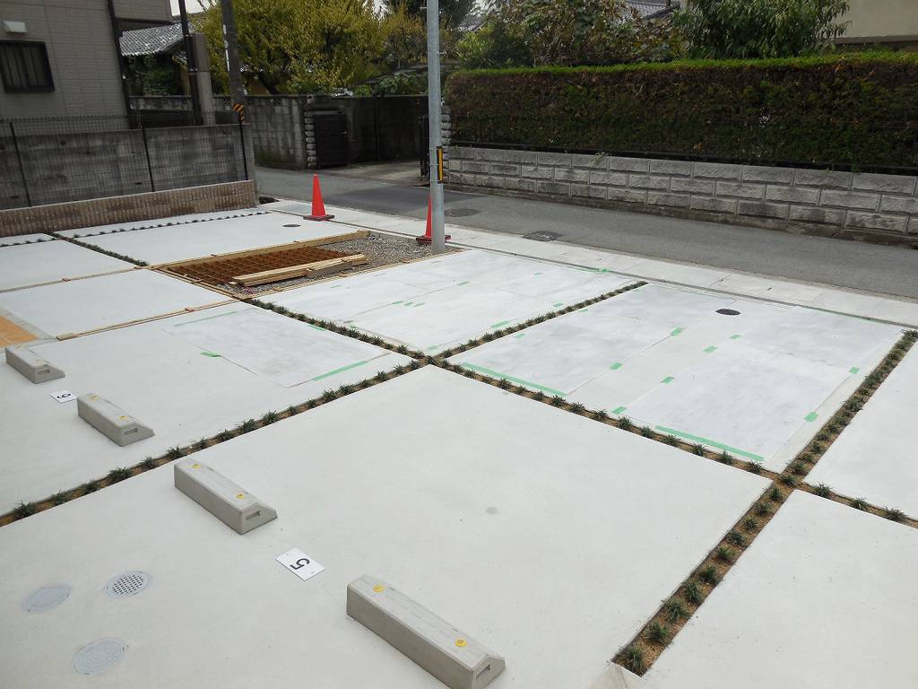 フル－ル・ド・クオ－レの駐車場