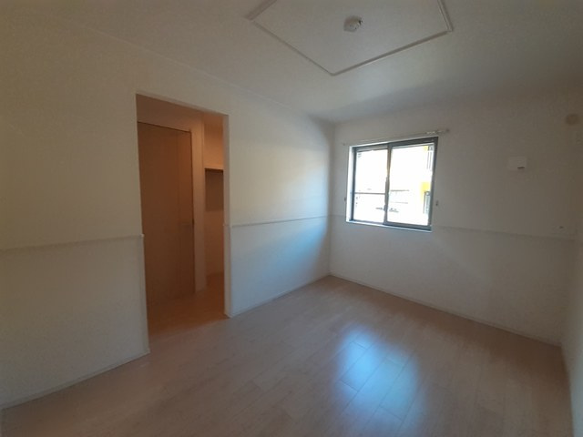 フル－ル・ド・クオ－レの洋室