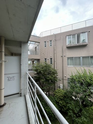 【バルコニー】 | ルーラル宮崎台 | お洗濯にも便利なバルコニー付き