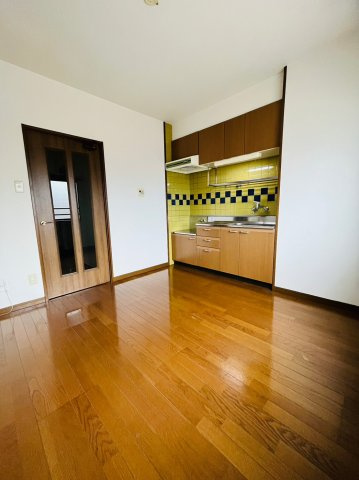 仲介手数料0円！！サントロペ三条の居間・リビング