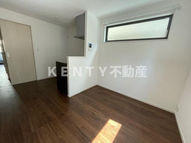 【居間・リビング】 | ＭＥＬＤＩＡ蒲田Ⅲ | こちらのリビングで趣味の時間をお楽しみください