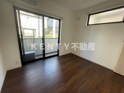 【寝室】 | ＭＥＬＤＩＡ蒲田Ⅲ | 広くて明るい寝室