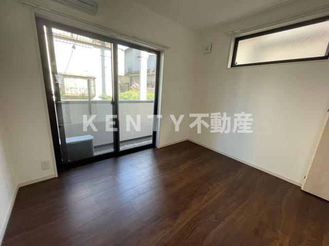 【寝室】 | ＭＥＬＤＩＡ蒲田Ⅲ | 広くて明るい寝室