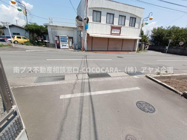 南アルプス市西野　土地　109坪の周辺|西側前面道路　幅員2.9ｍ　交通量少なめ
