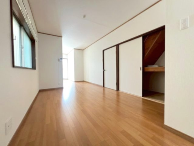 旭が丘3丁目戸建の居間・リビング