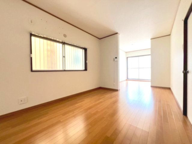 旭が丘3丁目戸建の居間・リビング