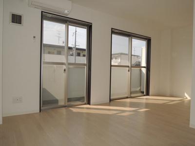 【居間・リビング】 | ヴィラ萱振 | ゆったりとした居間です