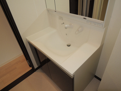 【独立洗面台】 | ヴィラ萱振 | 朝の身支度には欠かせない独立洗面化粧台