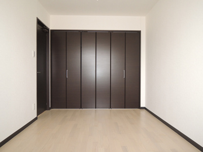 【洋室】 | ヴィラ萱振 | 使い勝手のいい洋室です