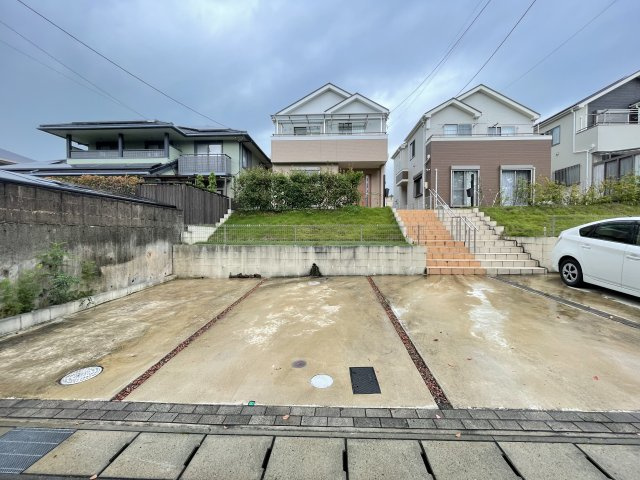 尾張旭市旭台の駐車場|並列3台駐車可能